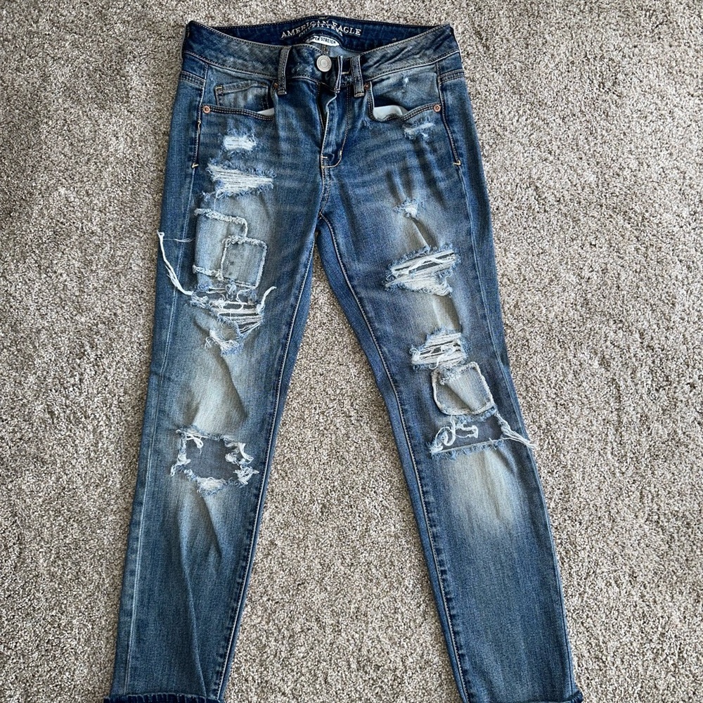 AE size 4 short destroyed skinny jeans